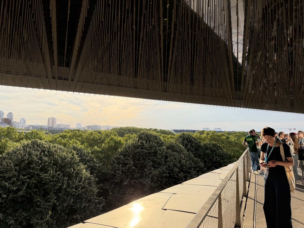 Philharmonie de Paris, enveloppe métallique contemporaine